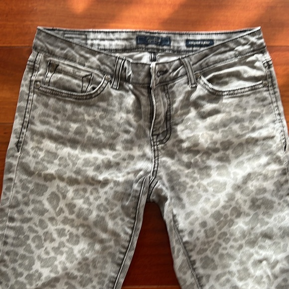 Jessica Simpson skinny leopard print jeans - Picture 2 of 9